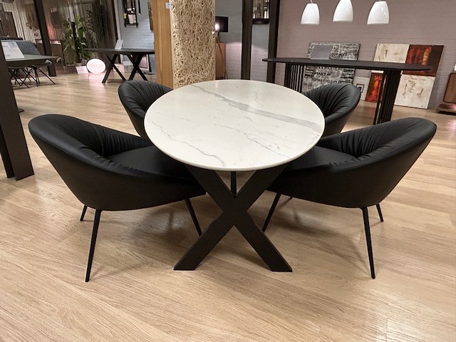 Tafel, 4 lounge stoelen - afbeelding 1 van  10
