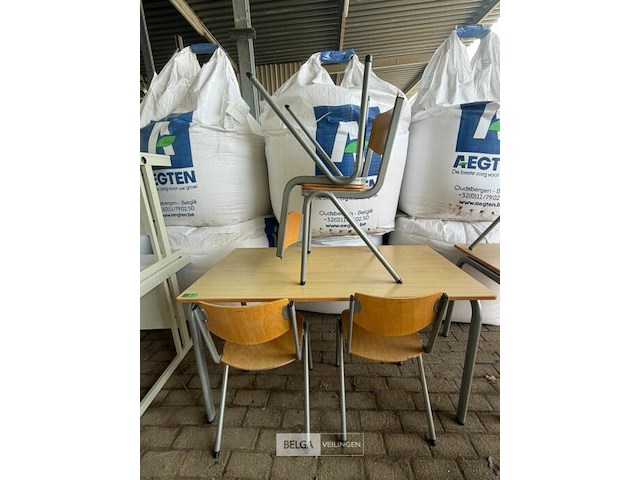 Tafel + 4 stoelen - afbeelding 2 van  2