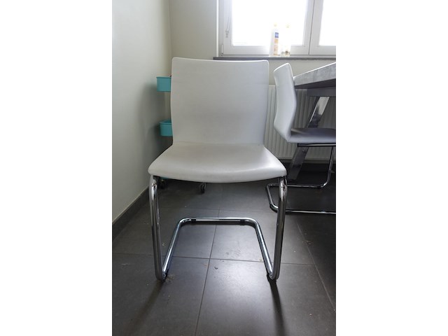 Tafel & 4x stoel - afbeelding 4 van  5