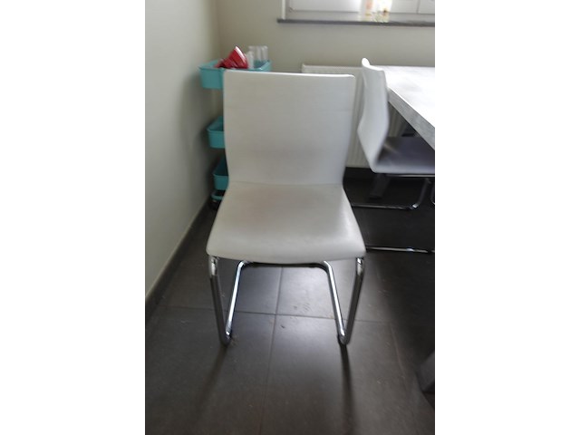 Tafel & 4x stoel - afbeelding 5 van  5