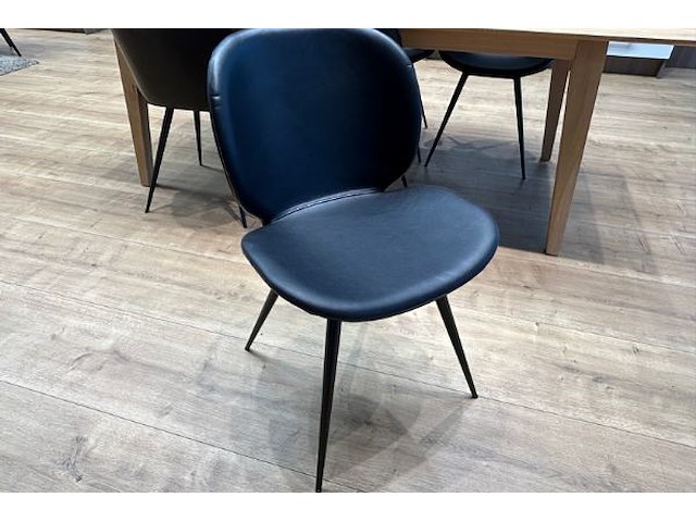 Tafel + 6 stoelen - afbeelding 6 van  9