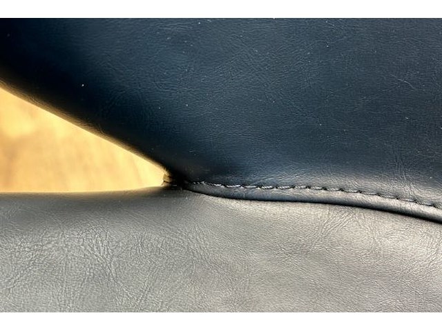 Tafel + 6 stoelen - afbeelding 7 van  9