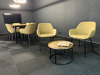 Tafel + 8 stoelen en salontafetje