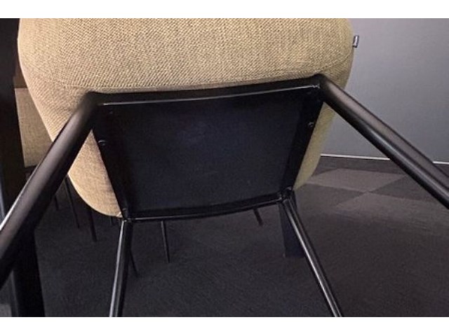 Tafel + 8 stoelen en salontafetje - afbeelding 8 van  12