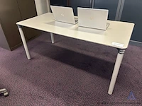 Tafel, afmetingen 160 x 80 cm.