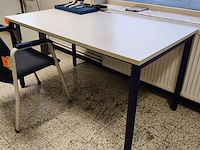 Tafel en 2 stoelen - afbeelding 1 van  2