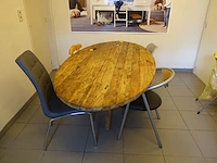 Tafel en 4 x diverse stoel - afbeelding 1 van  4