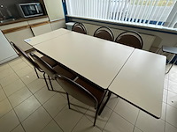Tafel en 6 stoelen - afbeelding 1 van  1
