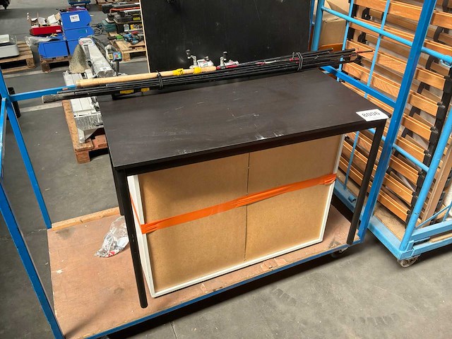 Tafel en kast - afbeelding 2 van  4