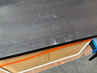 Tafel en kast - afbeelding 3 van  4
