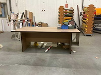 Tafel en kastje - afbeelding 1 van  6