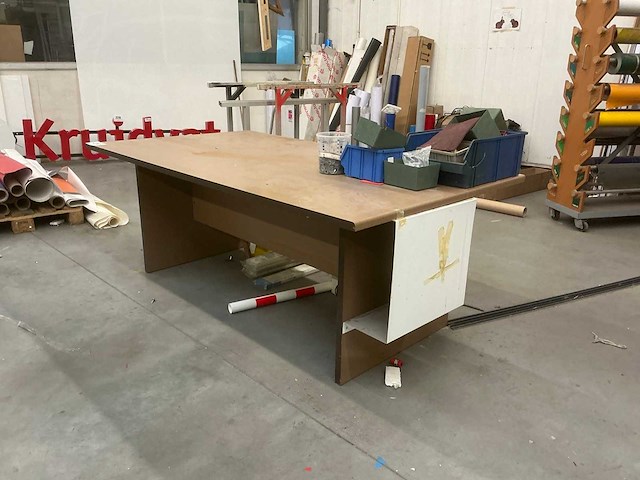 Tafel en kastje - afbeelding 2 van  6