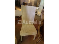 Tafel en stoelen