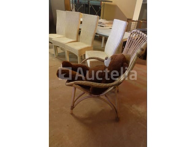Tafel en stoelen - afbeelding 2 van  7