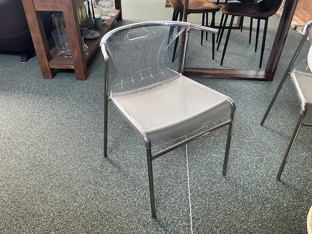 Tafel en stoelen - afbeelding 2 van  4