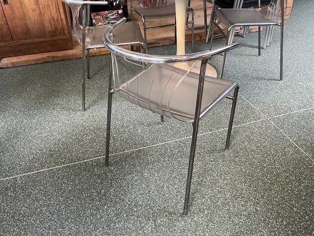 Tafel en stoelen - afbeelding 3 van  4