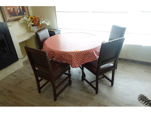 Tafel en stoelen - afbeelding 1 van  2