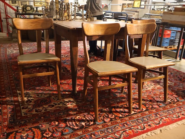 Tafel en stoelen - afbeelding 2 van  5