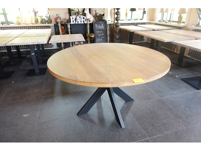 Tafel in hout - afbeelding 1 van  3