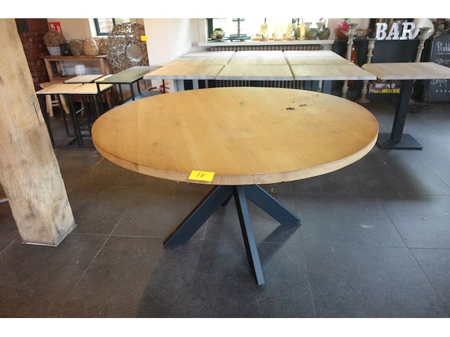 Tafel in hout - afbeelding 1 van  3