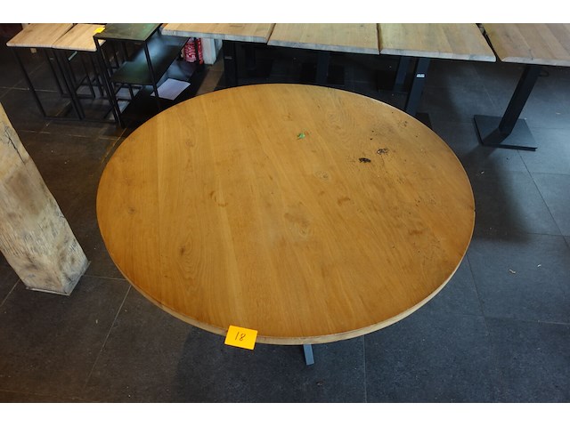 Tafel in hout - afbeelding 2 van  3