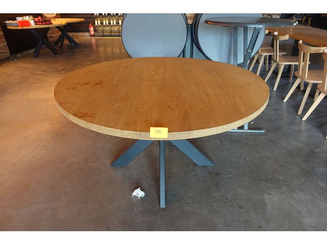 Tafel in hout - afbeelding 1 van  3
