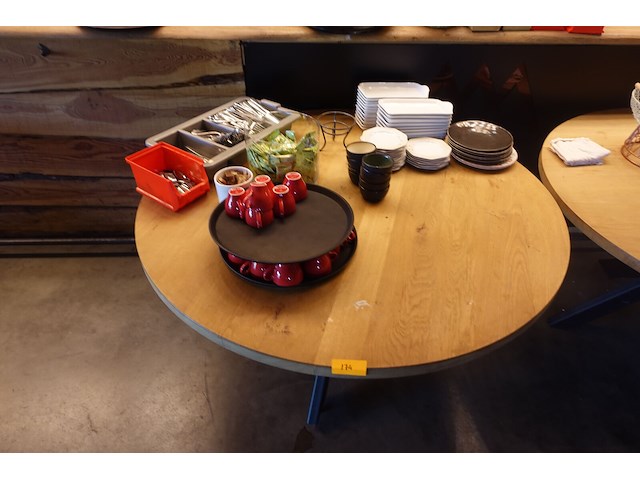 Tafel in hout - afbeelding 2 van  3