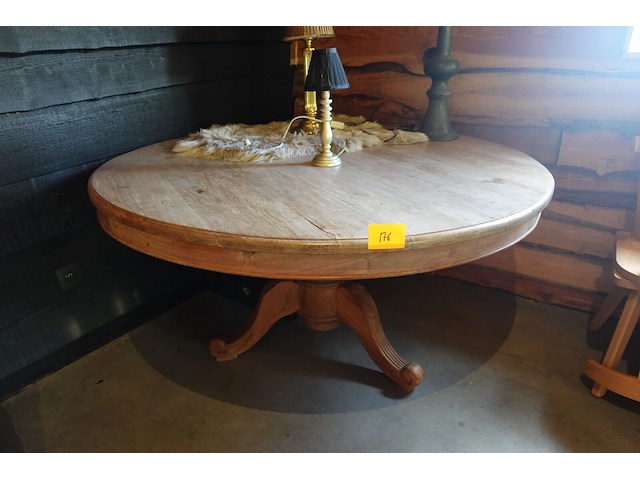 Tafel in hout - afbeelding 1 van  3