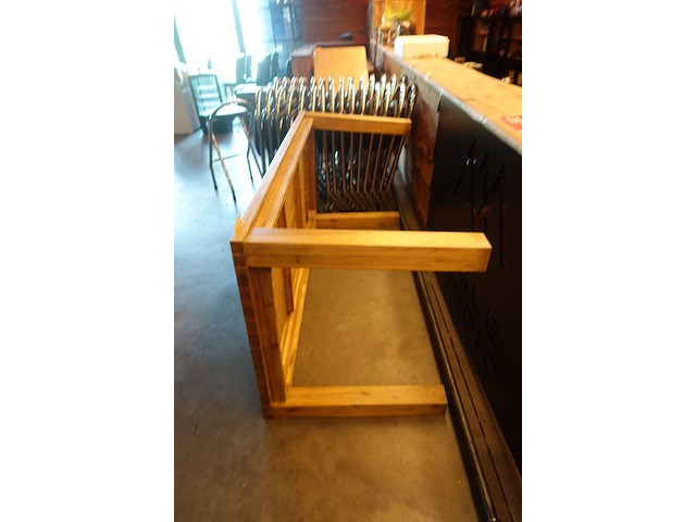 Tafel in hout - afbeelding 4 van  4