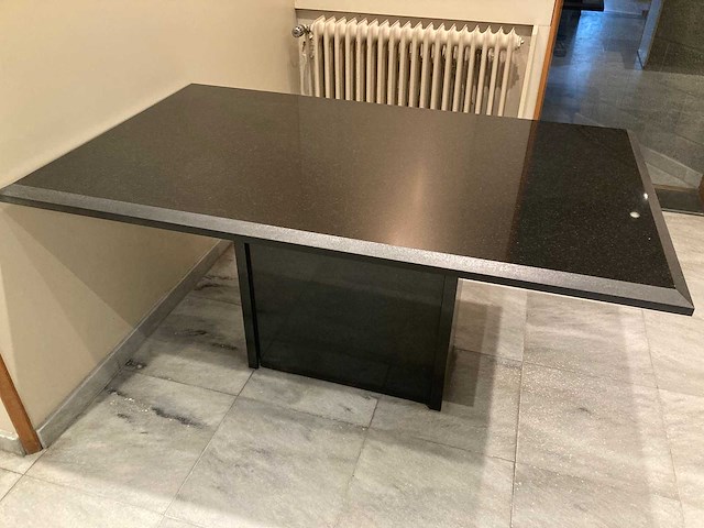 Tafel in zwarte gepolierde graniet marlin - afbeelding 3 van  7
