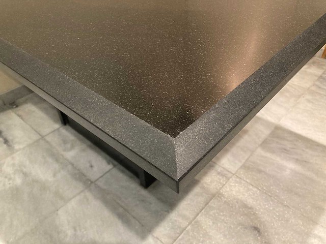 Tafel in zwarte gepolierde graniet marlin - afbeelding 4 van  7
