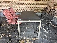 Tafel incl 4 stoelen