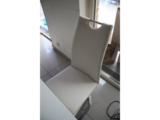 Tafel met 4 stoelen + barkast - afbeelding 2 van  12