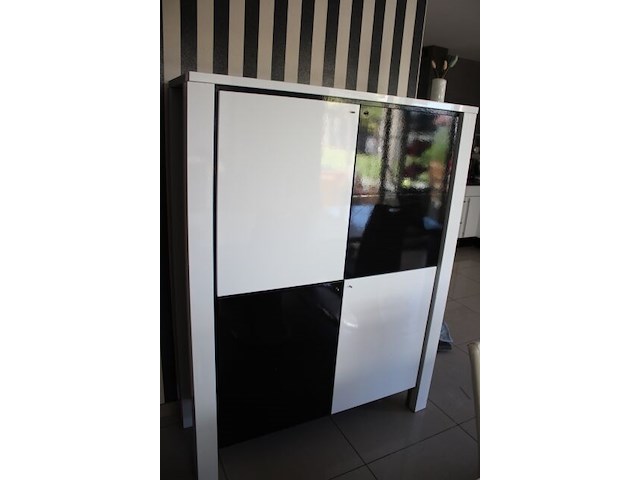 Tafel met 4 stoelen + barkast - afbeelding 1 van  12