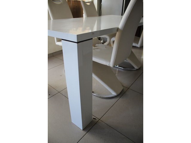 Tafel met 4 stoelen + barkast - afbeelding 10 van  12