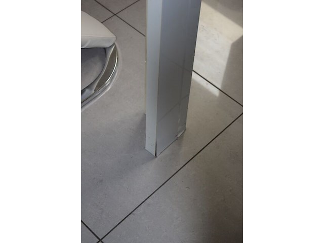 Tafel met 4 stoelen + barkast - afbeelding 12 van  12
