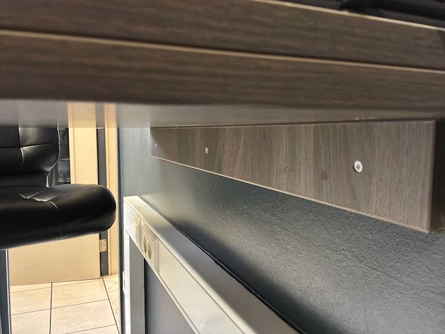 Tafel met 4 stoelen tafel - afbeelding 2 van  2