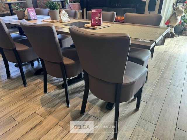 Tafel met 4 stoelen - afbeelding 1 van  6