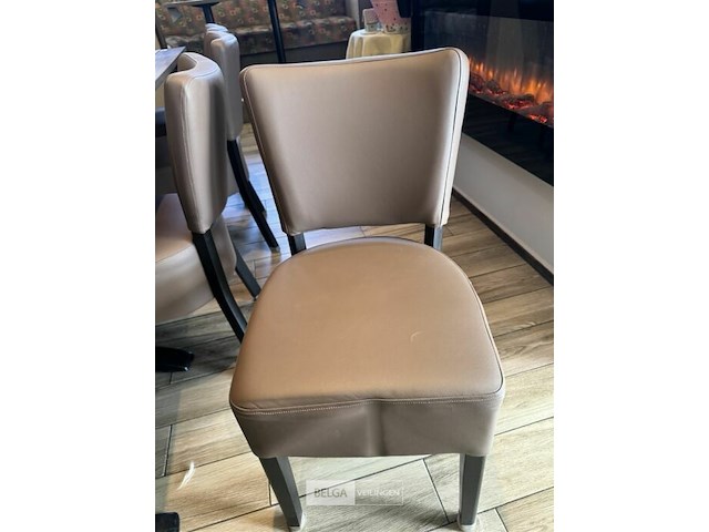 Tafel met 4 stoelen - afbeelding 4 van  6