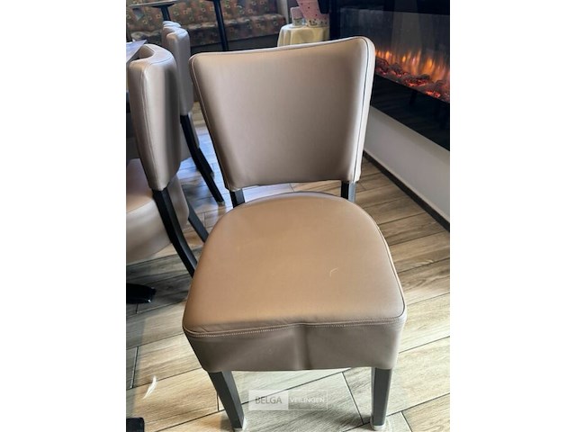 Tafel met 4 stoelen - afbeelding 5 van  6