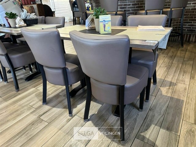 Tafel met 4 stoelen - afbeelding 1 van  5