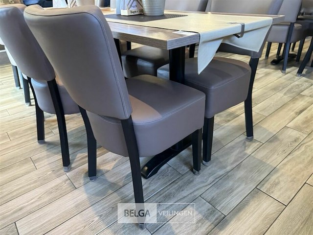 Tafel met 4 stoelen - afbeelding 1 van  6