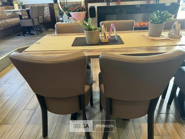 Tafel met 4 stoelen - afbeelding 4 van  6