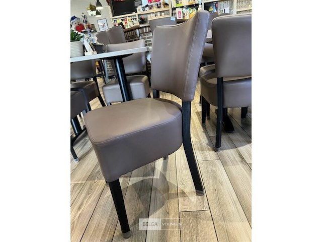 Tafel met 4 stoelen - afbeelding 7 van  7