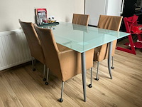Tafel met 4 stoelen - afbeelding 1 van  3