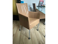 Tafel met 4 stoelen - afbeelding 3 van  3