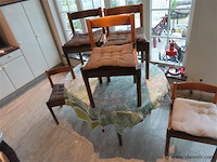 Tafel met 5 stoelen - afbeelding 1 van  3