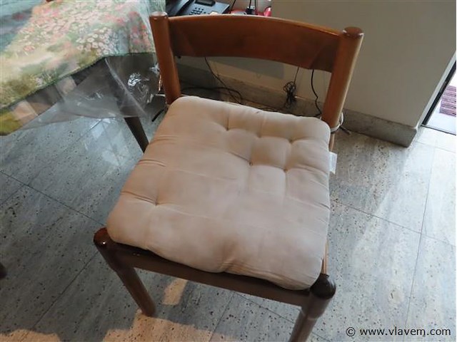 Tafel met 5 stoelen - afbeelding 2 van  3