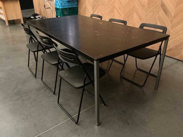 Tafel met 6 klapstoelen - afbeelding 2 van  5