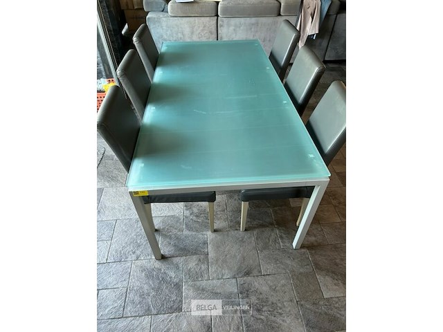 Tafel met 6 stoelen - afbeelding 1 van  3